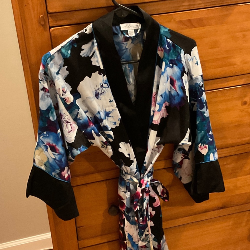 Elegant Floral Satin Robe in Black and Blue